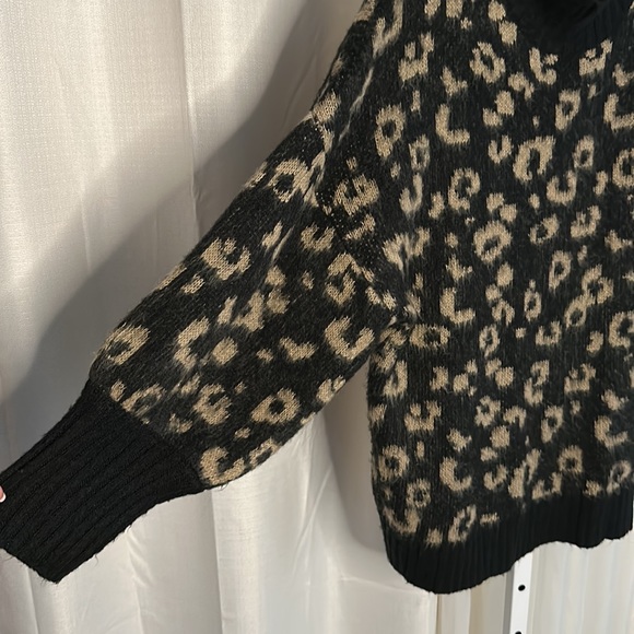 Leopard Animal Print Plus Size Sweater Bell Sleeves 2X XXL - Picture 4 of 7
